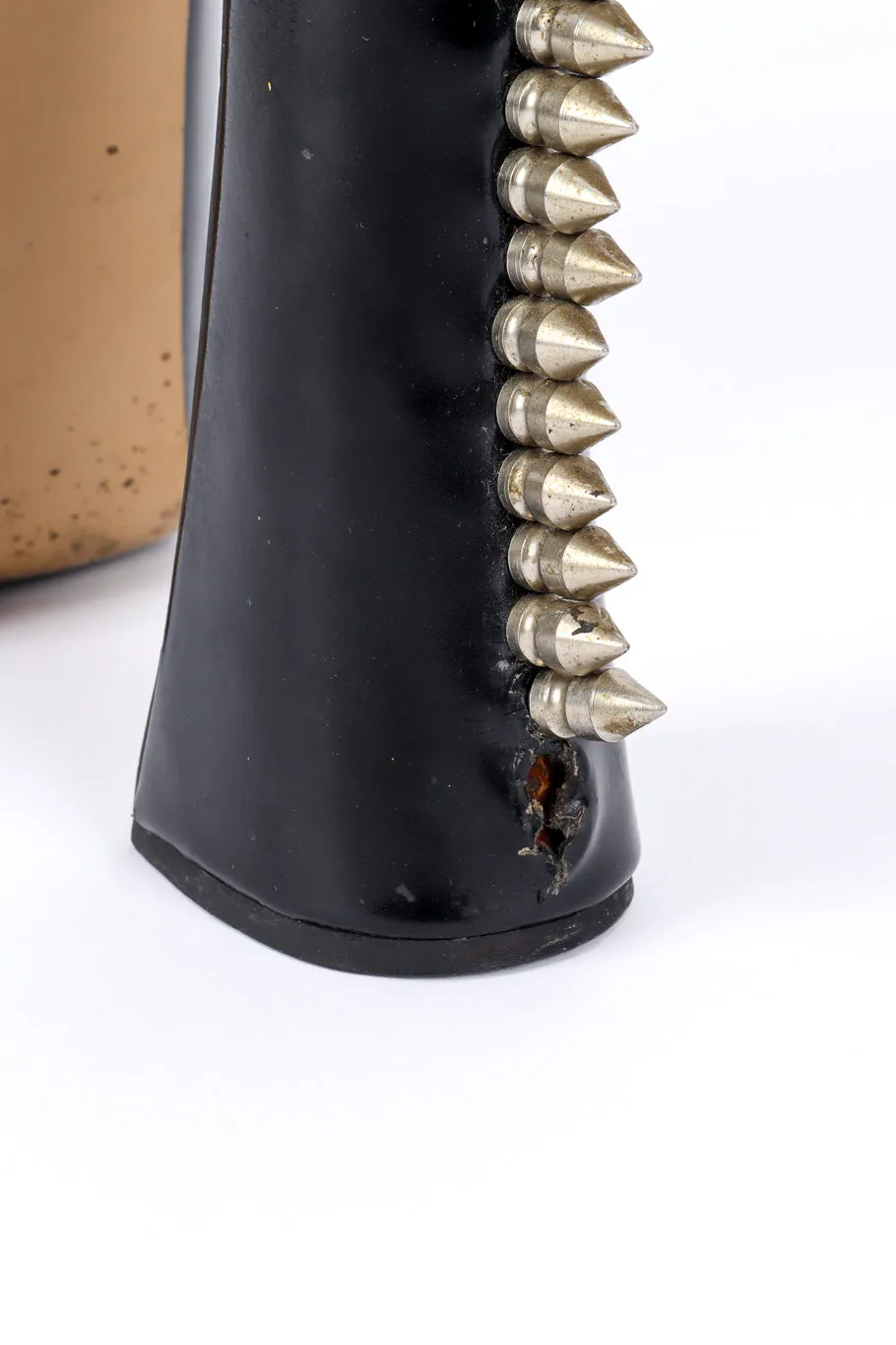 Spike Studded Super Elevated Court Platforms