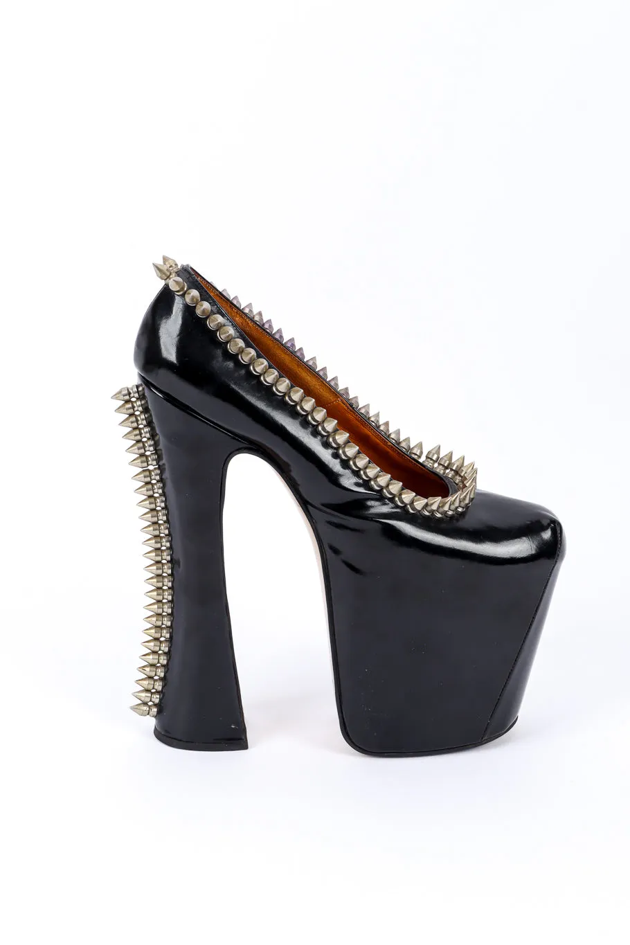 Spike Studded Super Elevated Court Platforms