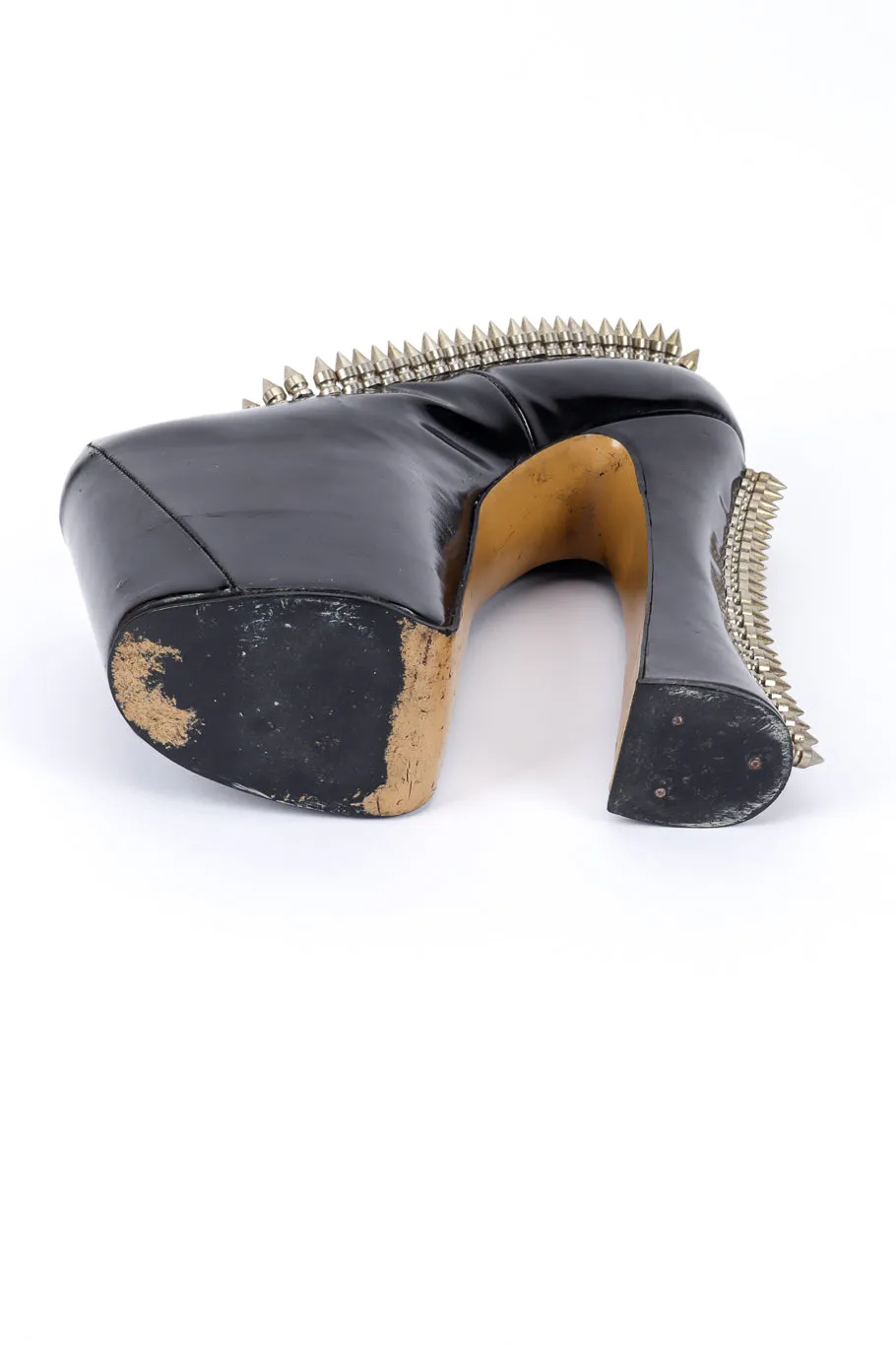 Spike Studded Super Elevated Court Platforms