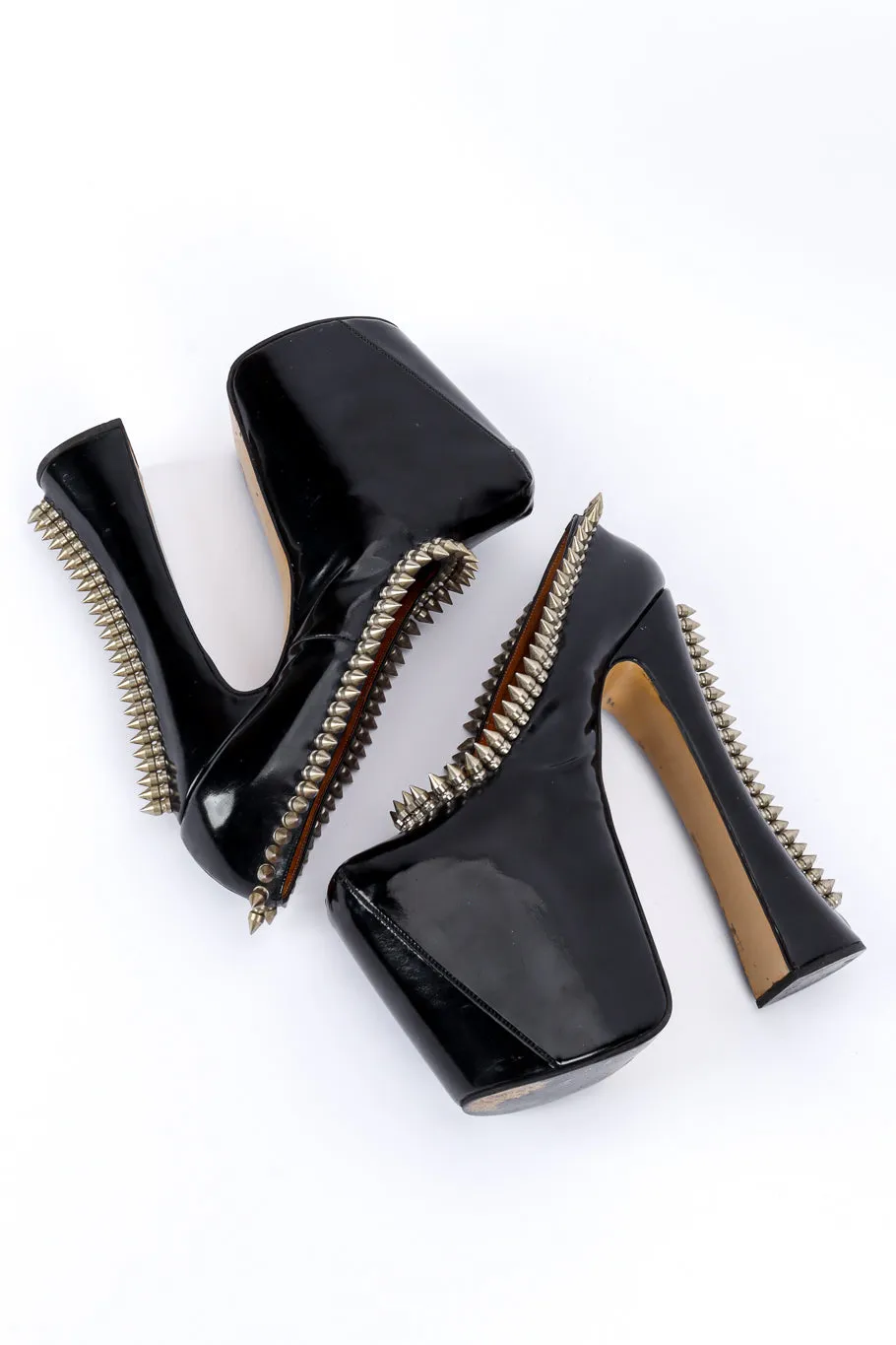 Spike Studded Super Elevated Court Platforms