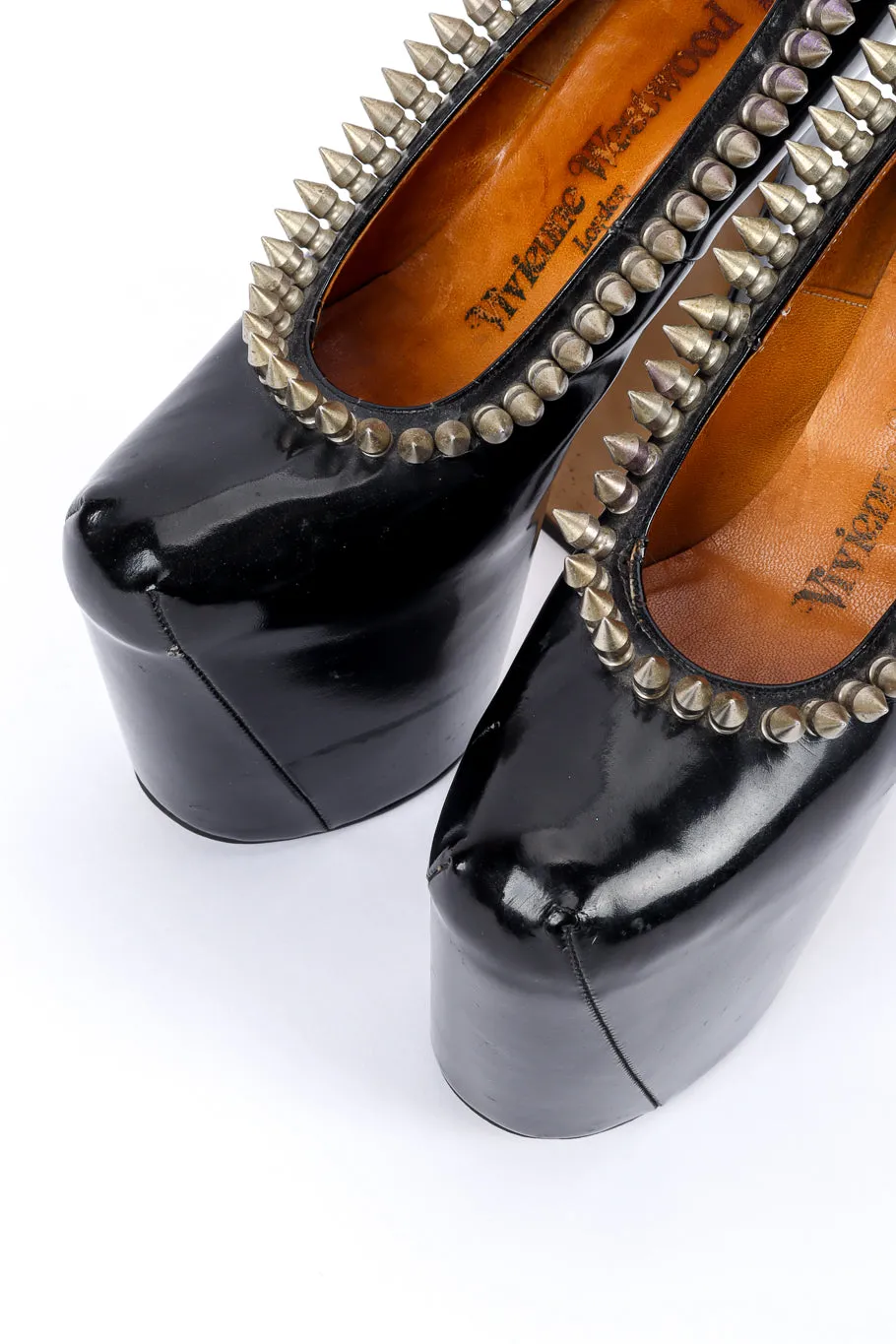 Spike Studded Super Elevated Court Platforms